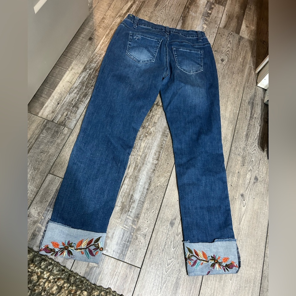 Angel + Premium Stretch Jeans Kim Fit style, featuring embroidered cuffs floral - Picture 3 of 6
